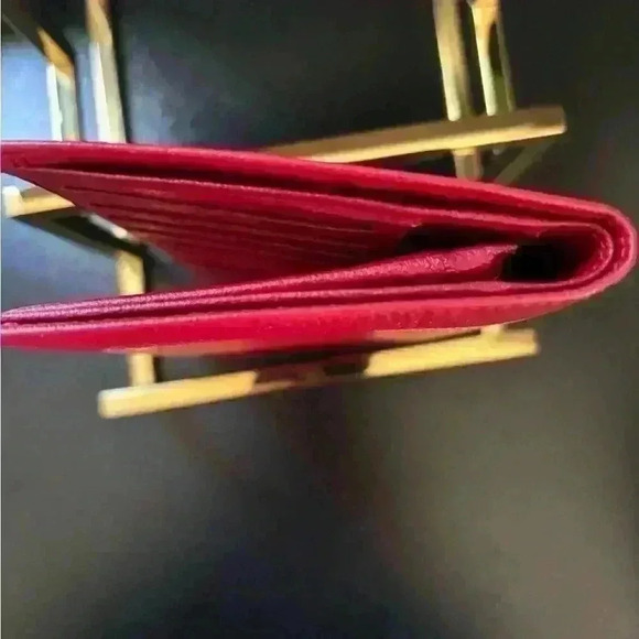 Gorgeous Chanel red leather bi fold wallet. Condition is rare, comes with box - Picture 6 of 12